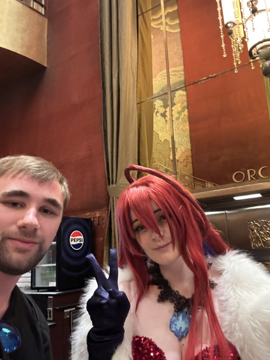 Vestedloki's tweet image. Met some absolutely great people last night at #holoAllForOne thank you guys for the opportunity for the photos! Hope to see y’all next year! @PROMlNENCES @danisaurzzz @becauseofdeath @fawnnfie