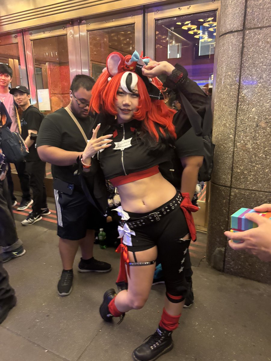 Vestedloki's tweet image. Met some absolutely great people last night at #holoAllForOne thank you guys for the opportunity for the photos! Hope to see y’all next year! @PROMlNENCES @danisaurzzz @becauseofdeath @fawnnfie