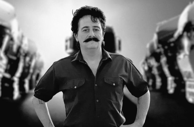 ۳ سال حبس برای #شهاب_دارابی به جرم حمایت از اعتصاب، که حق مسلم و بدیهیِ اصناف است.
زیر سایه‌ی استبداد و خفقان، هر همبستگیِ مردمی‌ای جرم‌انگاری می‌شود.