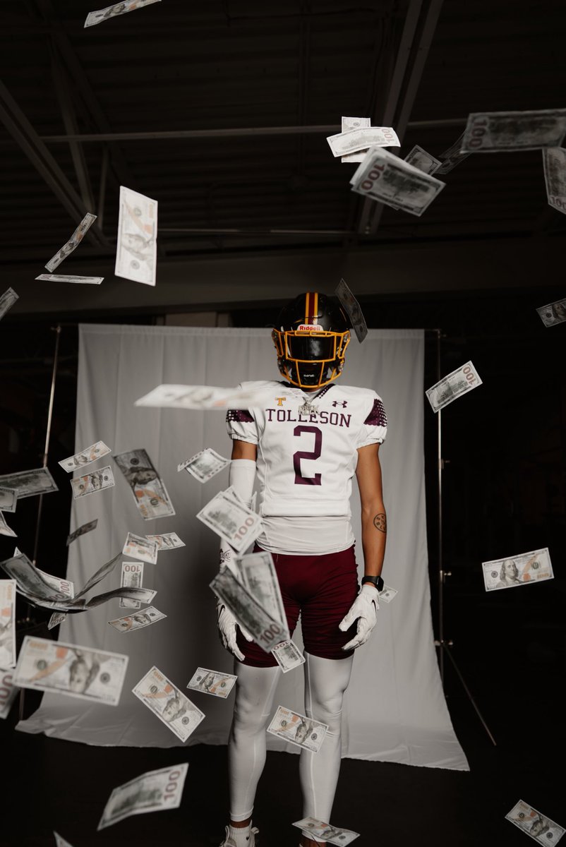 BigBlass_'s tweet image. Been off the grid, They say “out of sight, out of mind”… We been grindin’ in the dark!! Last 1st game of High School this week!! Your favorite DB’s worst nightmare.. #DUECE #BLAS5