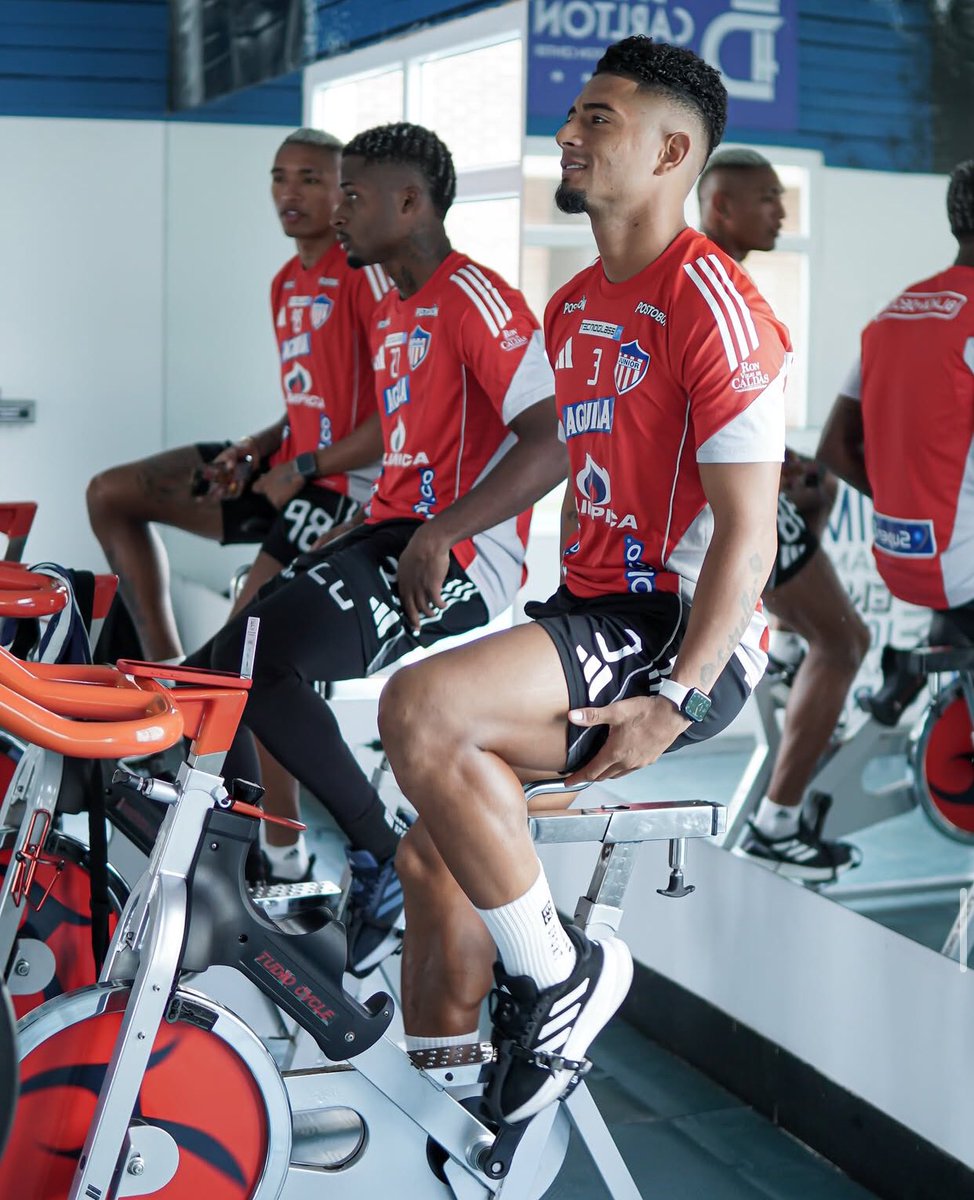 🚨NOVEDADES JUNIOR

✅J Martínez🧤, Cuenú, Navía, Yeferson Moreno, Olmos (Sub 20),  Didier, Esparragoza y Stiwart Acuña 

❌Silveira 🧤, Jermein, Daniel Rivera, Guerrero, Yeison Suarez, Celis, Agámez (Sub 20) y Chará

🎬#YoVeoElBordillo🖥
#NuevaTemporadaEB
#ElBordilloSeTransformó