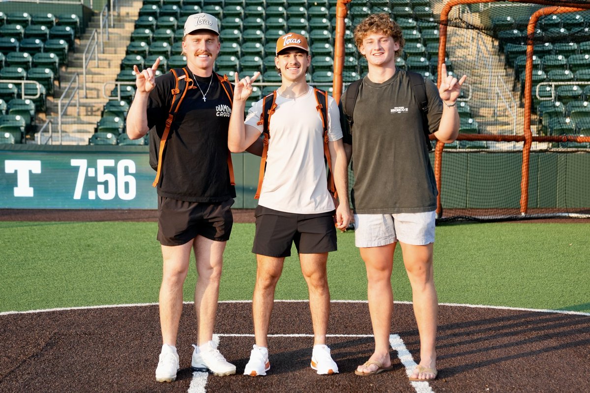 happy first day of school 📚

#HookEm | <a href="/TexasLonghorns/">Texas Longhorns</a>