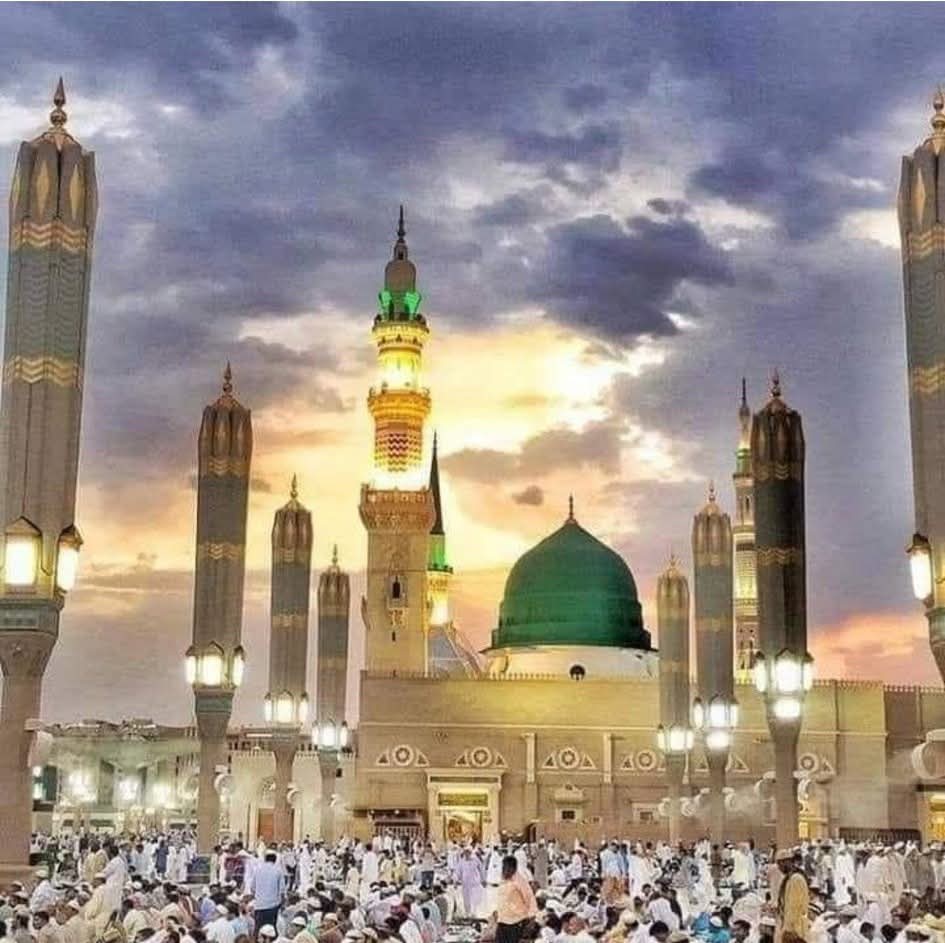 O Allah, blessings and blessings be upon Muhammad and the family of Muhammad as you prayed for Abraham and the family of Abraham You are Praiseworthy, Glorious.