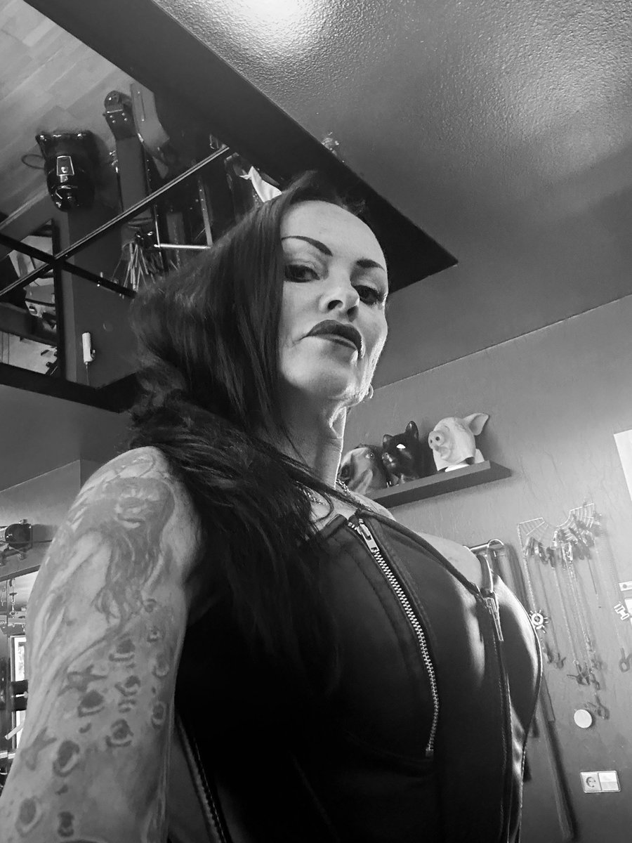 Follow <a href="/DominaLiane/">Domina Herrin Liane</a>