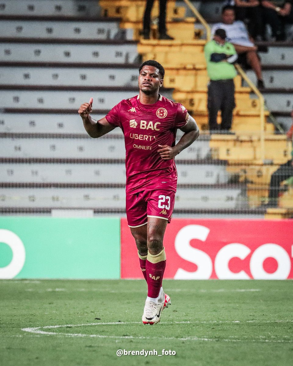 Newton Williams no tiene ni un mes de haberse operado de la rodilla. Rotura de ligamento cruzado y meniscos. 

Hablé con el jugador y lo único que está haciendo es la terapia que le corresponde. El jugador no está ni siquiera conduciendo 🚘 aún. 

¿Qué estuvo en el entreno de