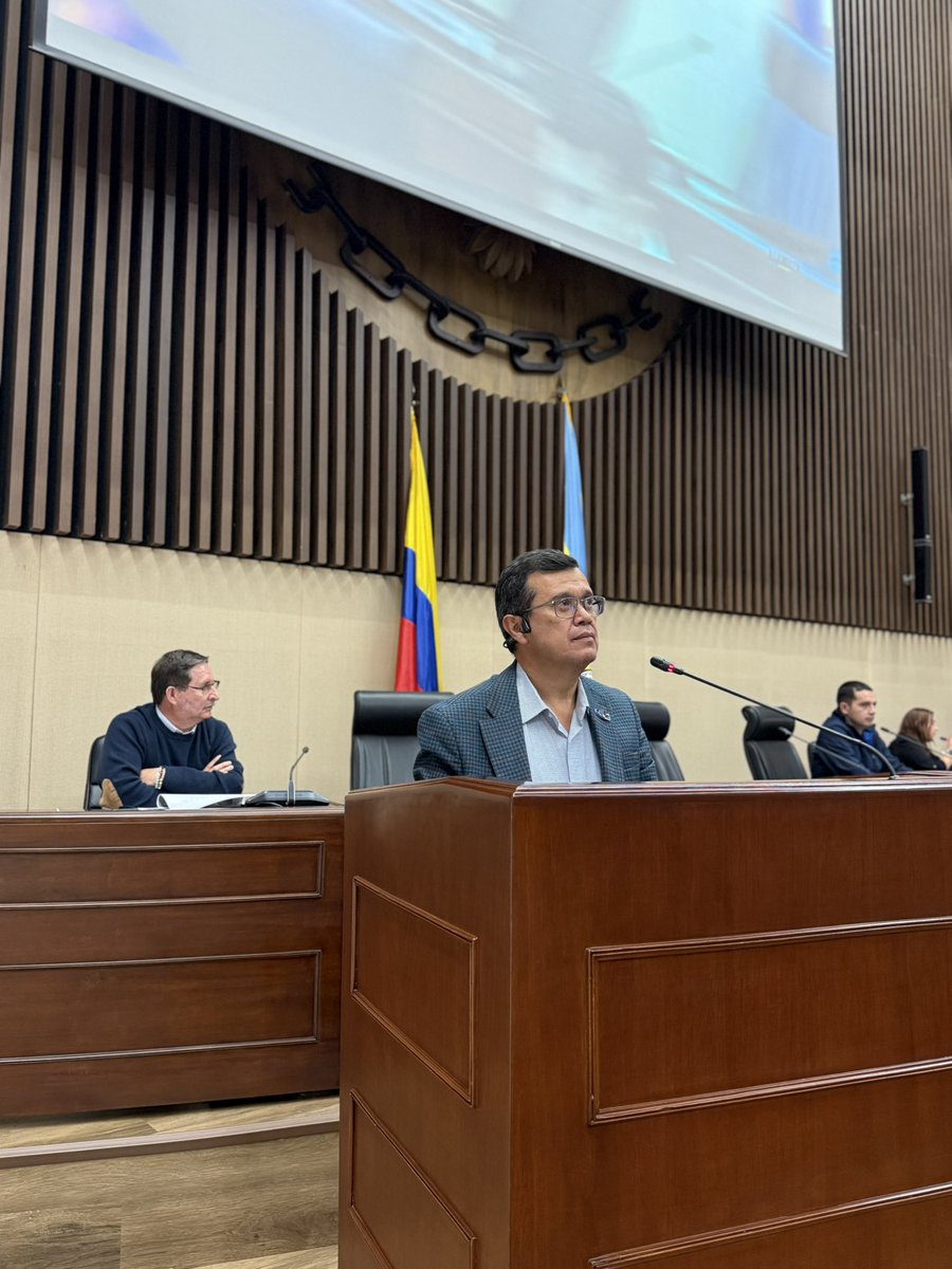 Hoy en plenaria, el secretario de Hacienda de Cundinamarca presenta el Proyecto de Ordenanza N° 0051 de 2025, con el que se buscan otorgar beneficios tributarios en el impuesto sobre vehículos automotores 🚗⚡️.
Una iniciativa que avanza bajo el liderazgo de nuestro gobernador