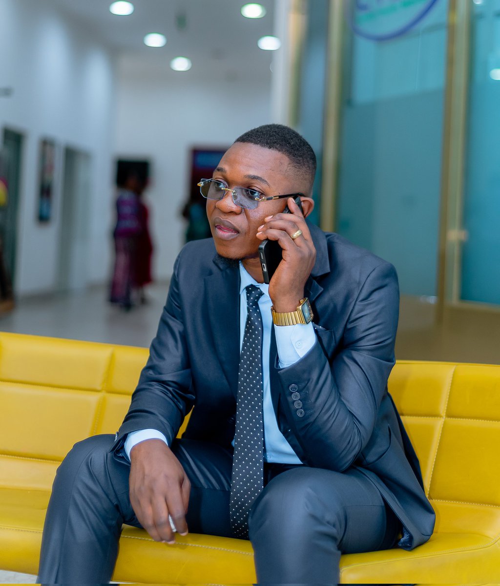 Aujourd’hui, 25 août, je célèbre mes 33 ans.
Cette date n’est pas seulement un rappel du temps qui passe, mais un tournant symbolique : celui de la maturité, de la sagesse et du renouveau.

Le chiffre 33 marque l’équilibre entre la jeunesse encore présente et la sagesse qui