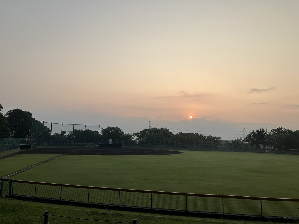 OpenSim_PT's tweet image. 朝散歩に出て来ました。
野球場と朝日☀️を見た写真です🤳
今日もOpenSim寺子屋を宜しくお願いいたします