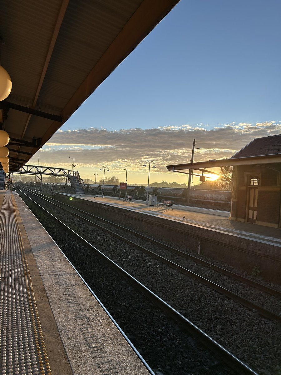 rabsrome's tweet photo. The sun ☀️ is coming up https://t.co/V49cIGntW4