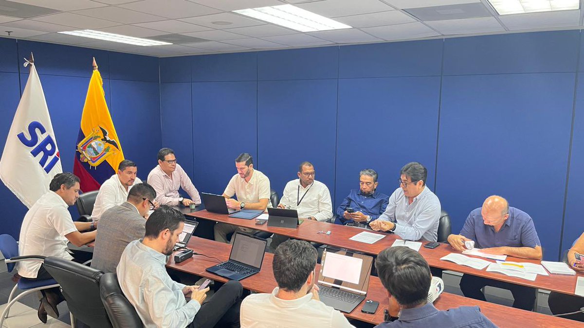 Damián Larco Guamán (@damianlarcog) on Twitter photo Nos reunimos con <a href="/RobertoLuqueN/">Roberto Luque</a>, su equipo de <a href="/MIT_Ecuador/">Ministerio de Infraestructura y Transporte 🇪🇨</a> y transportistas para analizar la aplicación de los incentivos tributarios y fortalecer controles conjuntos.
En #ElNuevoEcuador la transparencia la transparencia es el camino para el desarrollo del país. Nos reunimos con <a href="/RobertoLuqueN/">Roberto Luque</a>, su equipo de <a href="/MIT_Ecuador/">Ministerio de Infraestructura y Transporte 🇪🇨</a> y transportistas para analizar la aplicación de los incentivos tributarios y fortalecer controles conjuntos.
En #ElNuevoEcuador la transparencia la transparencia es el camino para el desarrollo del país.