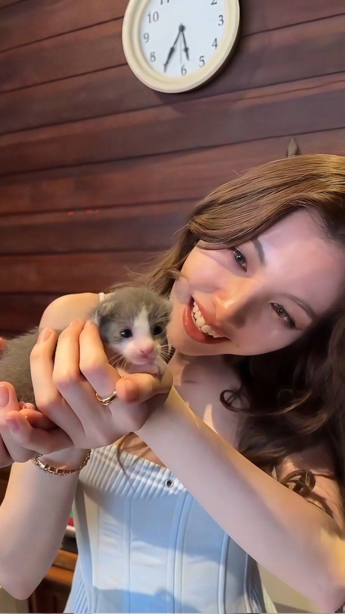 sendo que ela tem tudo que quer na hora que quer