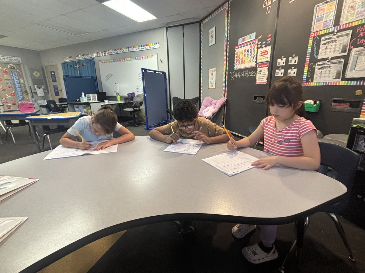 Such a focused, productive reading morning for 2nd grade in room 30 today! We’re rocking our morning routines ✌🏻💙🦈 <a href="/WoParkSharks/">Worthington Park Elementary School</a> #itsworthit