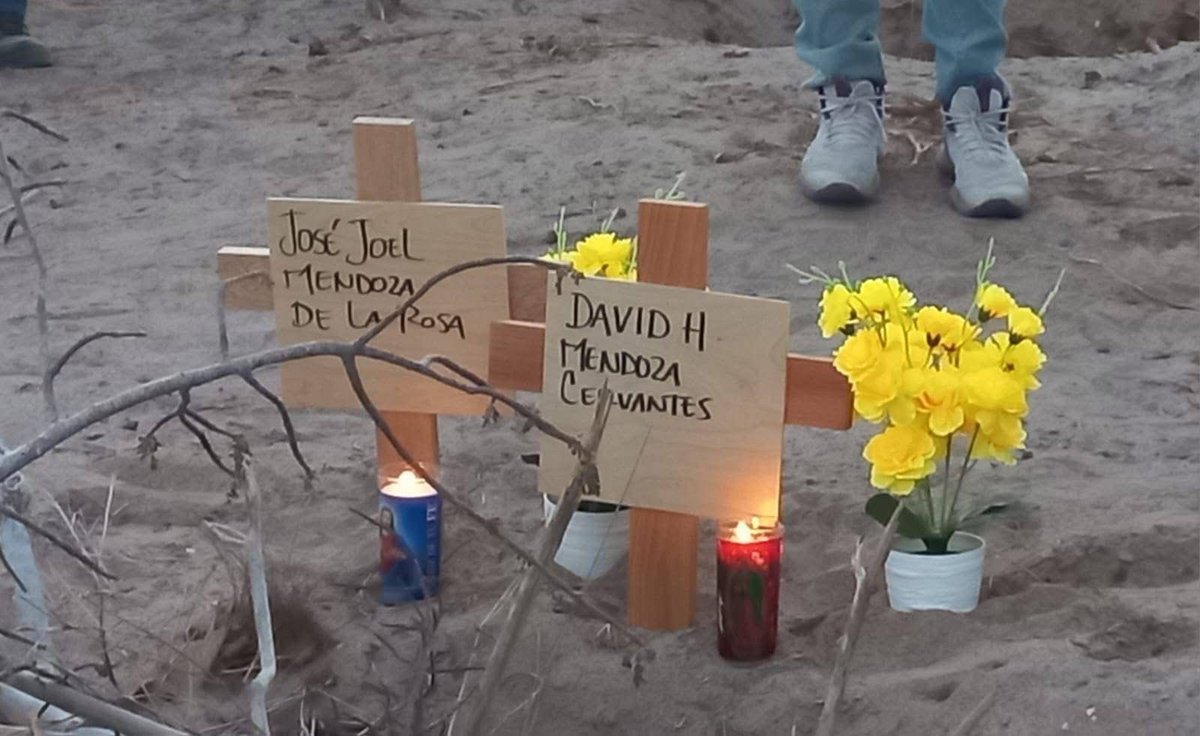 ⚠️ Suman 66 cuerpos hallados en fosas clandestinas de La Paz, BCS

El colectivo Búsqueda X La Paz entregó camisetas con la leyenda “Promesa cumplida” a 10 familias que lograron identificar a sus seres queridos, encontrados en un predio señalado como cementerio clandestino en las