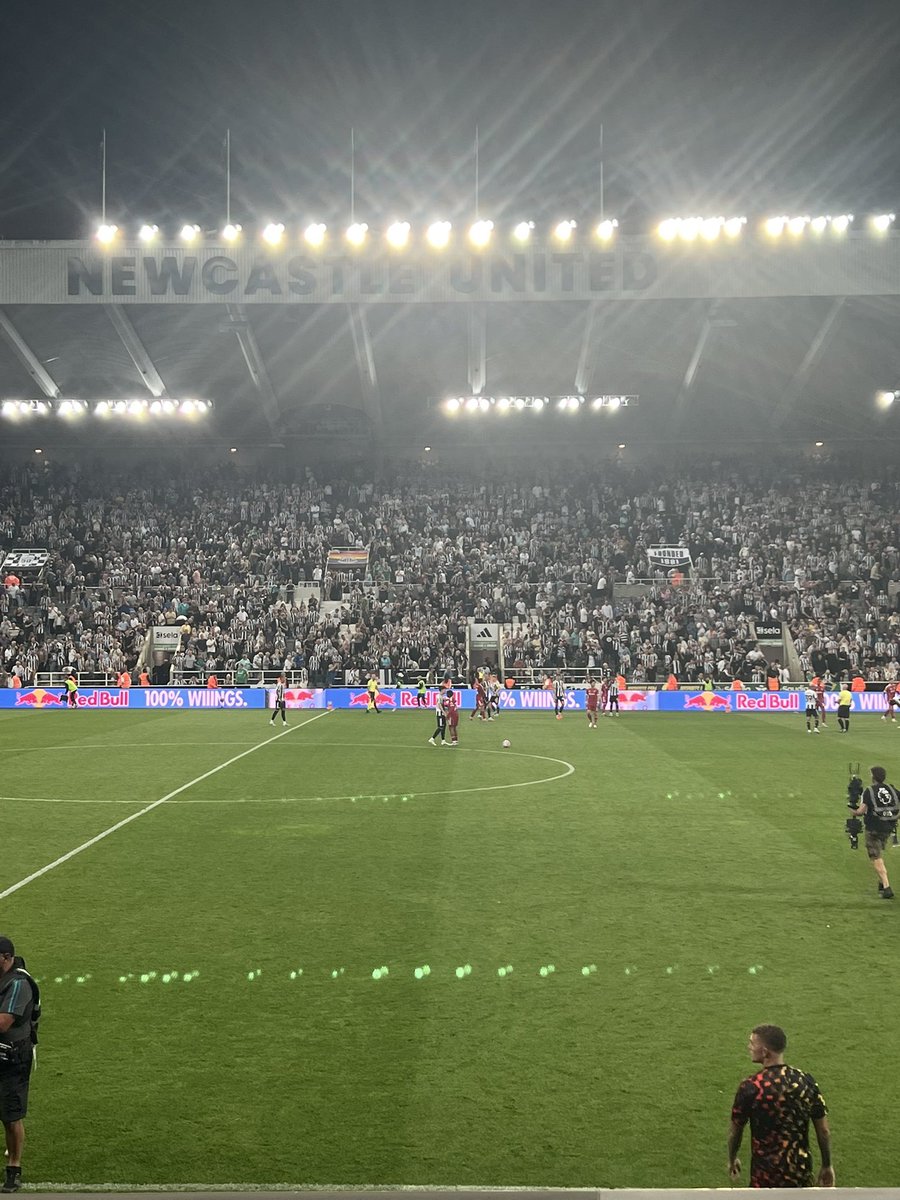 Heartbreak at the end for #NUFC. Such a battling performance to get back level after being 2-0 down with 10 men, but a goal 10 minutes into injury time from Liverpool’s 16-year-old Ngumoha gives them the win. FT NUFC 2 - 3 Liverpool