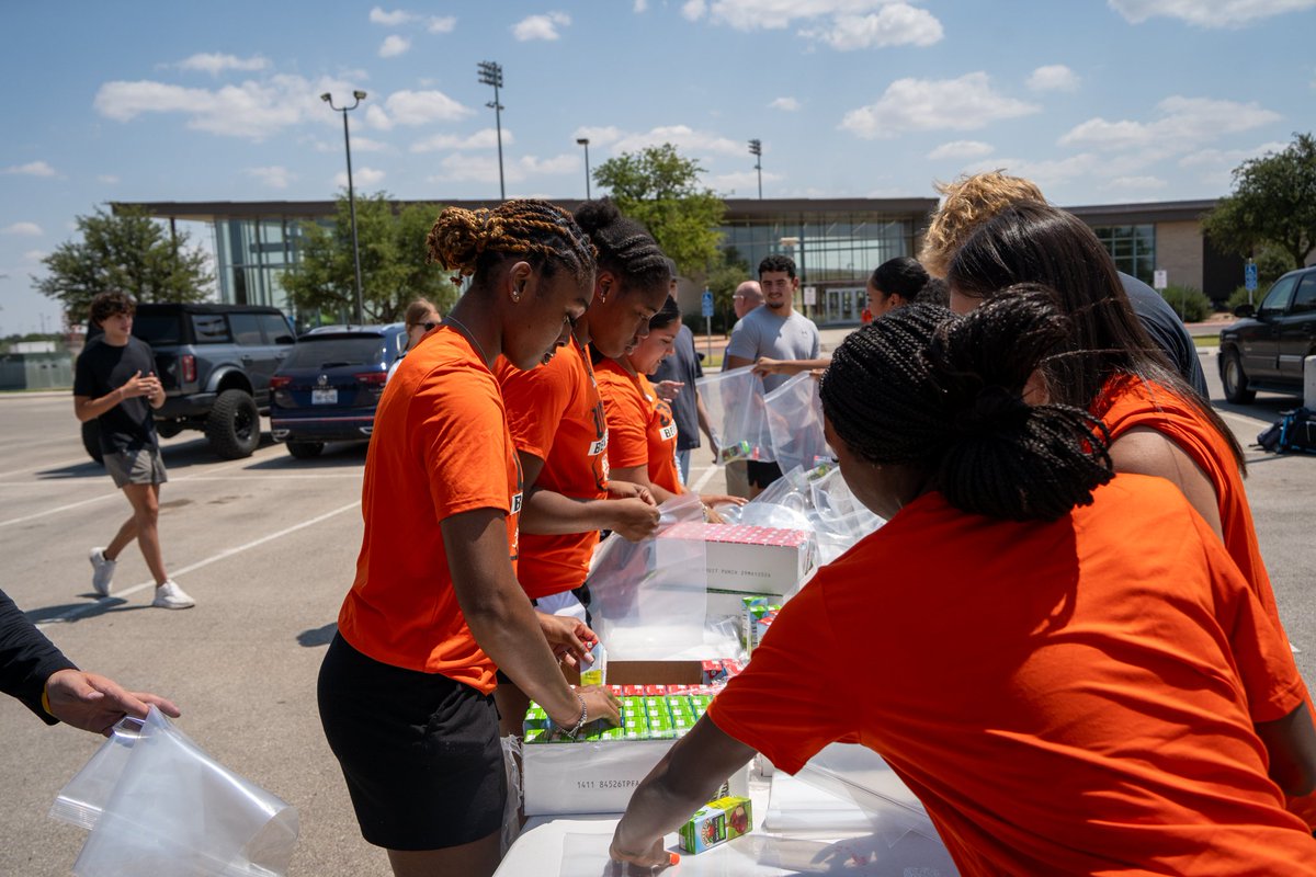 utpbfalcons's tweet photo. Big thanks to our UT Permian Basin student-athletes for showing up strong and packing 6,000 Food2Kids bags - the most they have ever done - for the West Texas Food Bank. #FalconsUp https://t.co/Ch6PjxMej6
