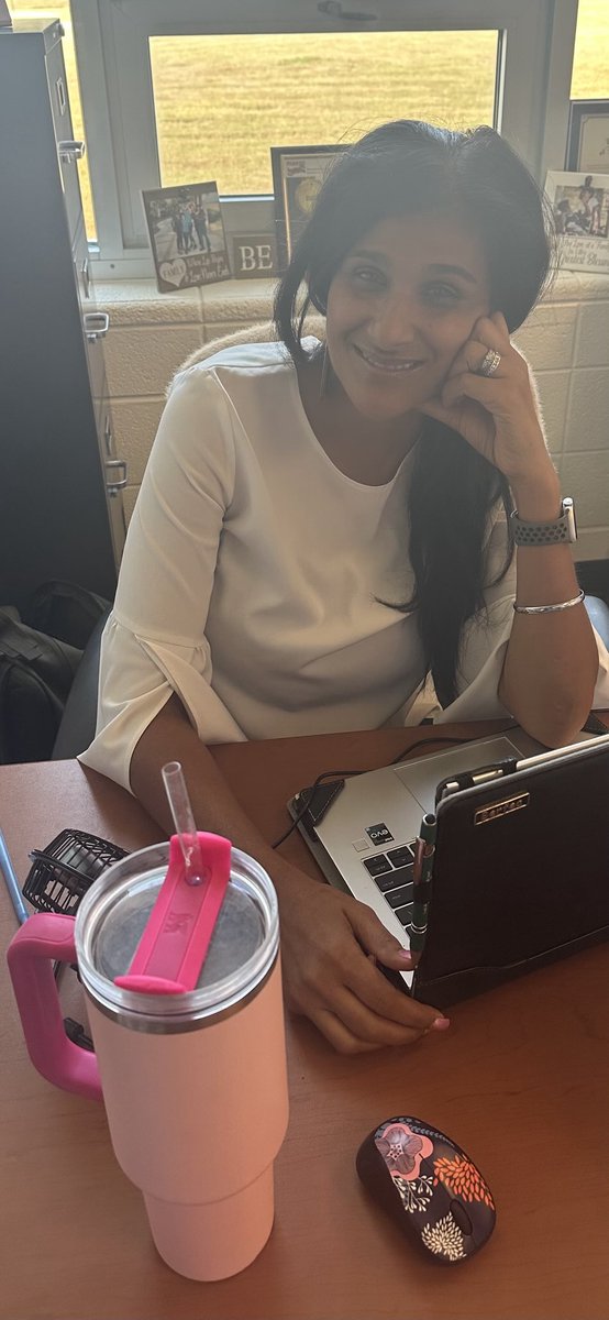 SoniaMatthew2's tweet image. Today was the first day back with our scholars. I’m so tired and definitely need to get some rest. Glad to report that all our scholars made it home safe and sound. It’s always so busy at the start of a new school year, but I love every moment. 🍎 #ProudAP