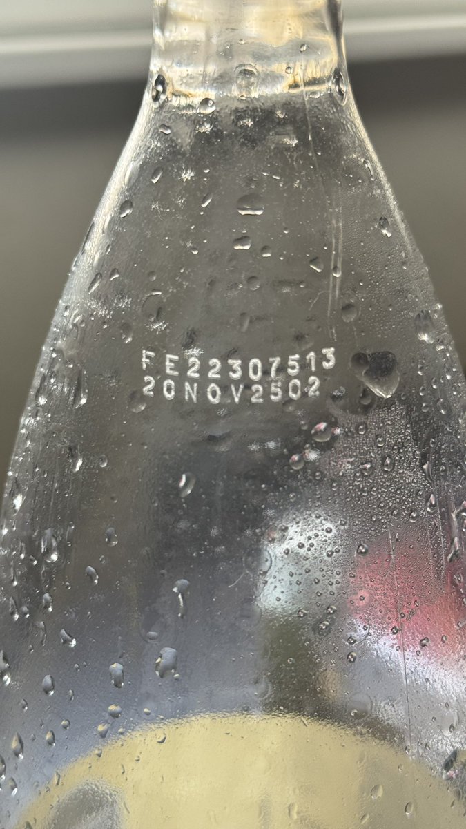 Duermo tranquilo sabiendo que el agua tónica de casa vence en 500 años. Gracias Schweppes.