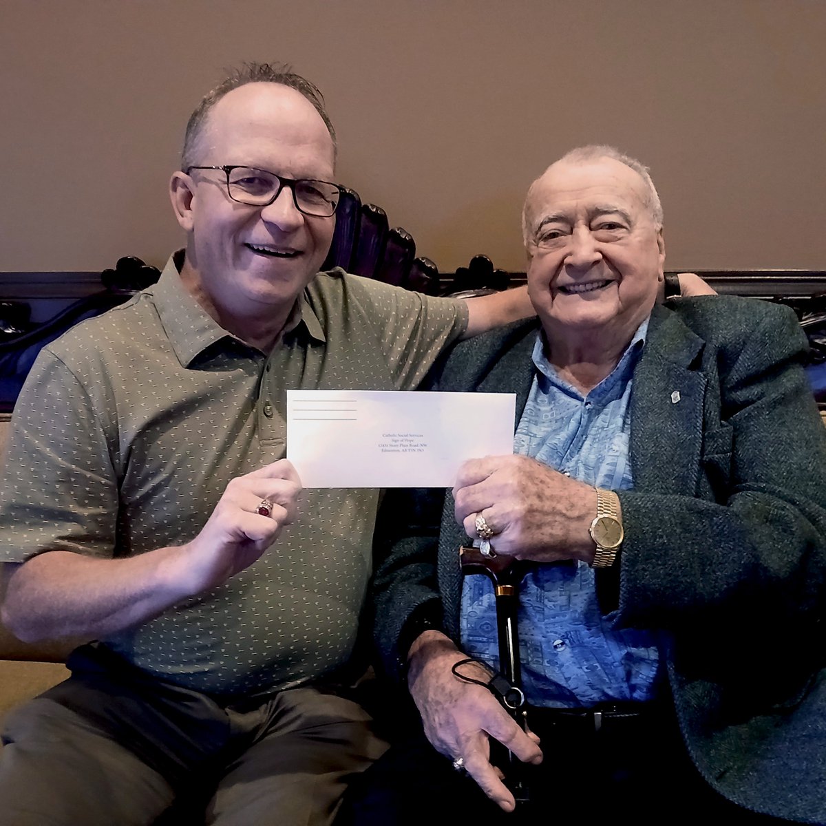 cssalberta's tweet image. Picture - Dr. Troy Davies (left), CEO at Catholic Social Services receiving Terry Mahon&apos;s 2025 Sign of Hope donation (right). The $125,000 donation is part of his eight-year commitment of $1,000,000.  A huge thank you to Terry and the T.R. (Terry) Mahon Foundation!
#cssalberta