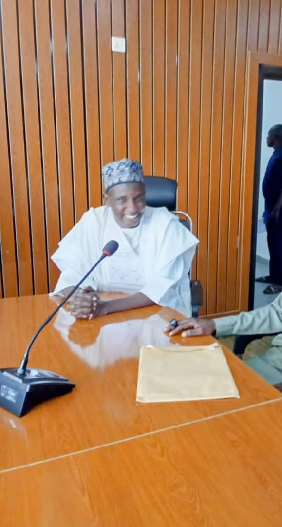 Leadership Change at Federal College of Horticulture, Dadin Kowa. 

Dr. Babawuro Ali hands over to Dr. Umar Abdullahi as Acting Provost. The ARCN representative urged the new leader to ensure continuity &amp; transparency. 
#FCHDK #ARCN #Leadership #Agriculture