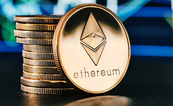 «إيثريوم» تقفز لمستوى قياسي يلامس 5 آلاف دولار.. و«بيتكوين» تمحو مكاسبها 