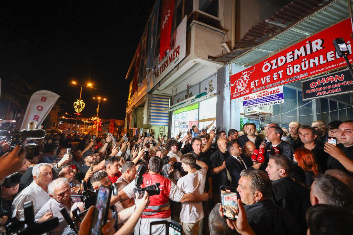 Büyük Taarruz’un 103. yılında Afyonkarahisar Şuhut’tayız. 

Ulu Önderimiz Mustafa Kemal Atatürk’ün Büyük Taarruz’dan önce konakladığı evi ziyaretimizin ardından, Zafer Yürüyüşü’ne başlıyoruz. 

Bu tarihi günde, Gazi Mustafa Kemal Atatürk ve kahraman silah arkadaşlarını rahmet,