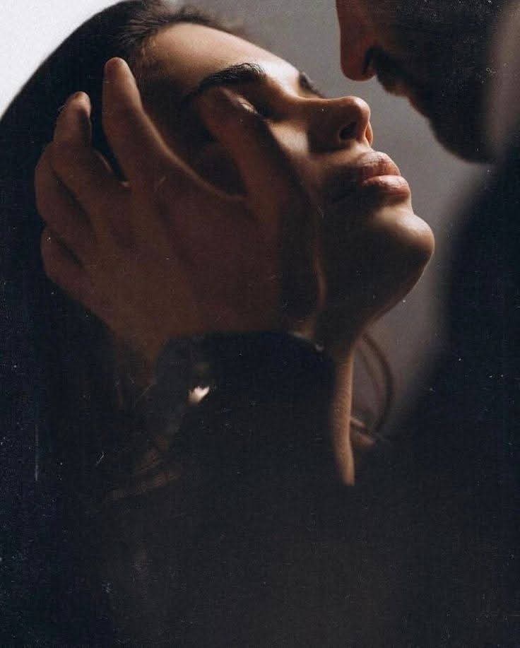 ومن أنفاسكِ
أتخذ نارآ
في الأمسيات البارده
#القبطان