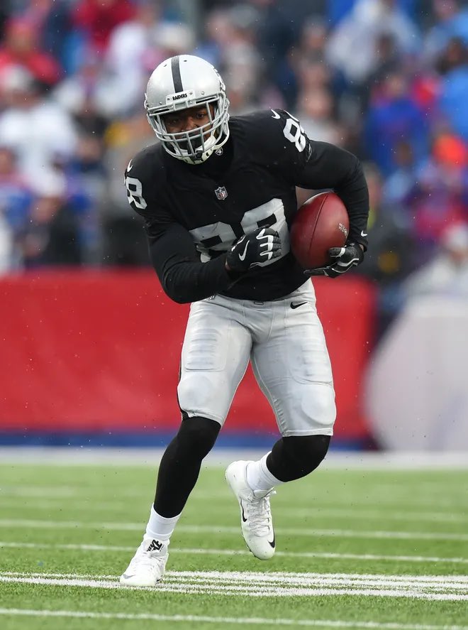 Buddie_Sports's tweet photo. Just in: The #Raiders are signing WR Amari Cooper, bringing him back the Silver and Black, per Myself . It’s a 1-year deal. This comes hours after Jakobi Meyers requested a trade. https://t.co/lvEeCyT7Wr