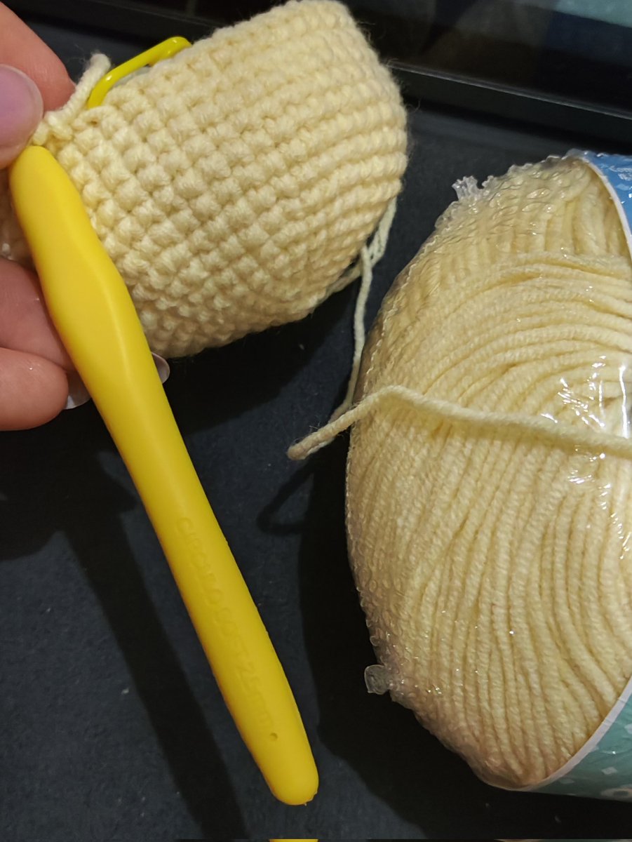 maluquice! amo qnd a linha é da msm cor da agulha q preciso usar, espero n estar sozinha nessa