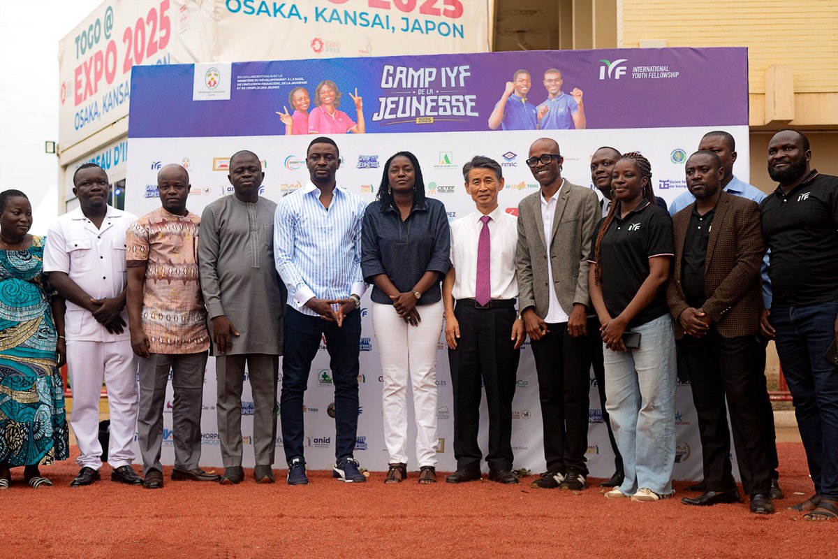 MazamessoA's tweet image. J’ai rappelé à nos jeunes frères et sœurs qu’ils sont l’avenir de notre nation. Ils sont appelés à être des acteurs de changement, des innovateurs et des leaders de demain.