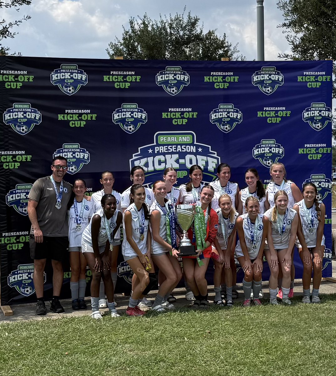 corralmsofia's tweet photo. Pearland Preseason Kick Off Cup
Guest played with the 2009 Albion team and we won 1st!! https://t.co/LqG6dfsFY3