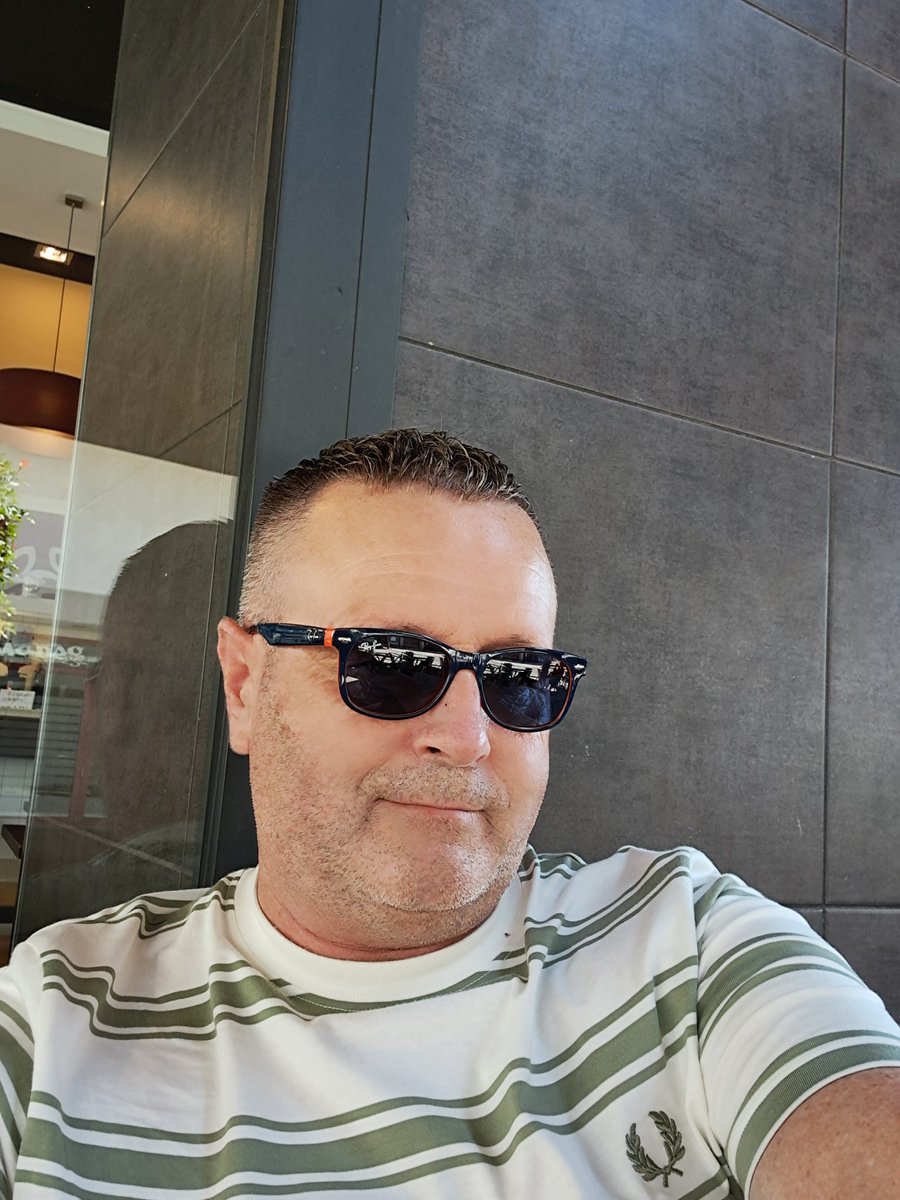 Dibujame una noche...llena  de coetes naranja 🍊 🍊 🍊...