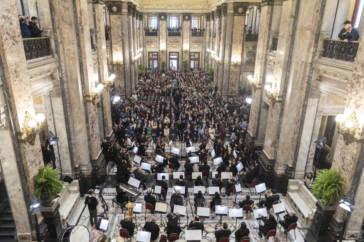 compresidencia's tweet image. 🏛️ Palacio Legislativo, símbolo de la democracia uruguaya, cumplió 100 años.

La celebración del centenario, contó con la asistencia del presidente de la República, @OrsiYamandu, parlamentarios, autoridades nacionales y departamentales.

🔗 gub.uy/presidencia/co…