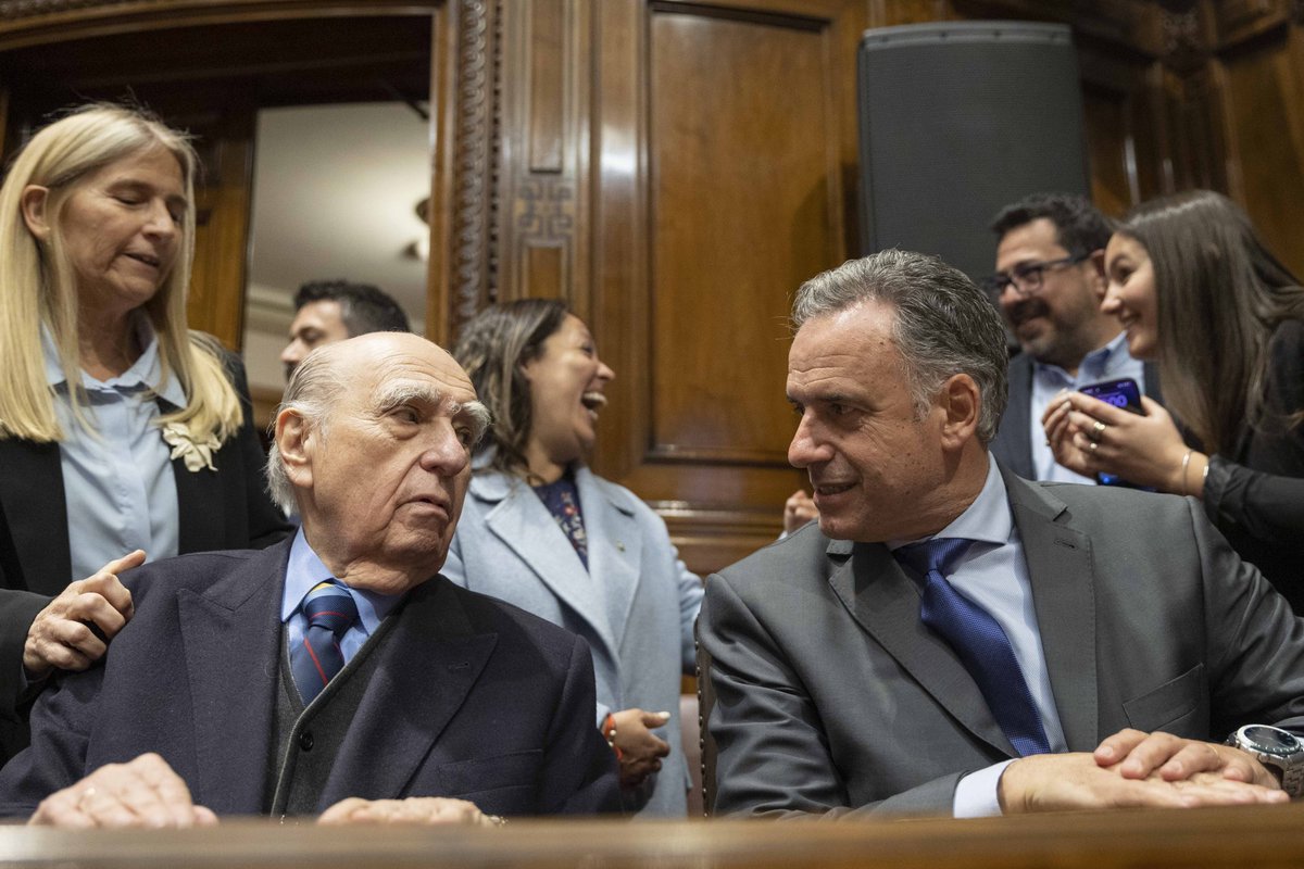 compresidencia's tweet image. 🏛️ Palacio Legislativo, símbolo de la democracia uruguaya, cumplió 100 años.

La celebración del centenario, contó con la asistencia del presidente de la República, @OrsiYamandu, parlamentarios, autoridades nacionales y departamentales.

🔗 gub.uy/presidencia/co…