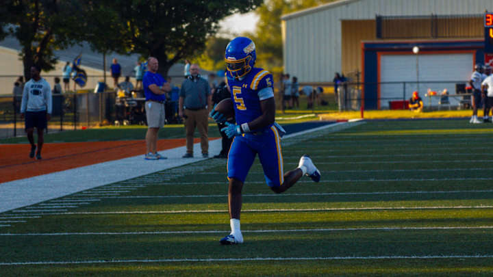 Tennessee football 2027 in-state prospect runs through tough competition

si.com/college/tennes…