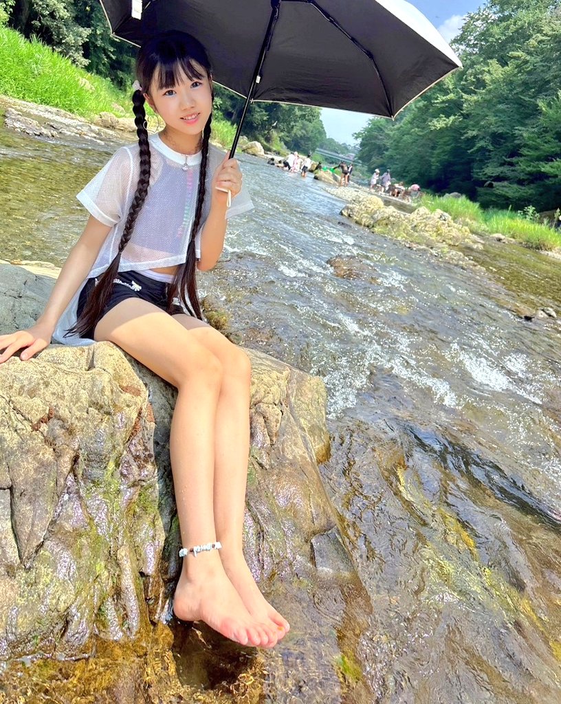 amahisa_mao1212's tweet photo. おはモニ～🌞
昨日のBBQ楽しすぎた～🩷

今日もいっしょにがんばろうねっ✨
水分補給しっかりしてね🍹
お仕事いってらっしゃい～👋

#スパイラルミュージック 
#アイドル 
#天久まお 
#まおりん 
#川 
#日傘 https://t.co/IQmd2XLzHl