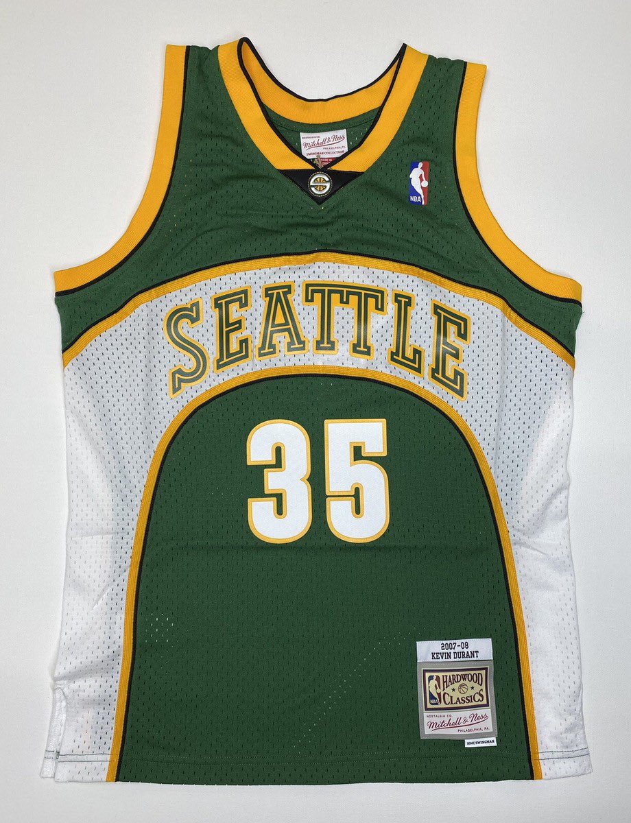 CirclingSports's tweet image. Josh Naylor has a Kevin Durant Sonics jersey at his locker in the clubhouse.

This guy gets it. 

#TridentsUp #SeattleMariners #BringBackOurSonics