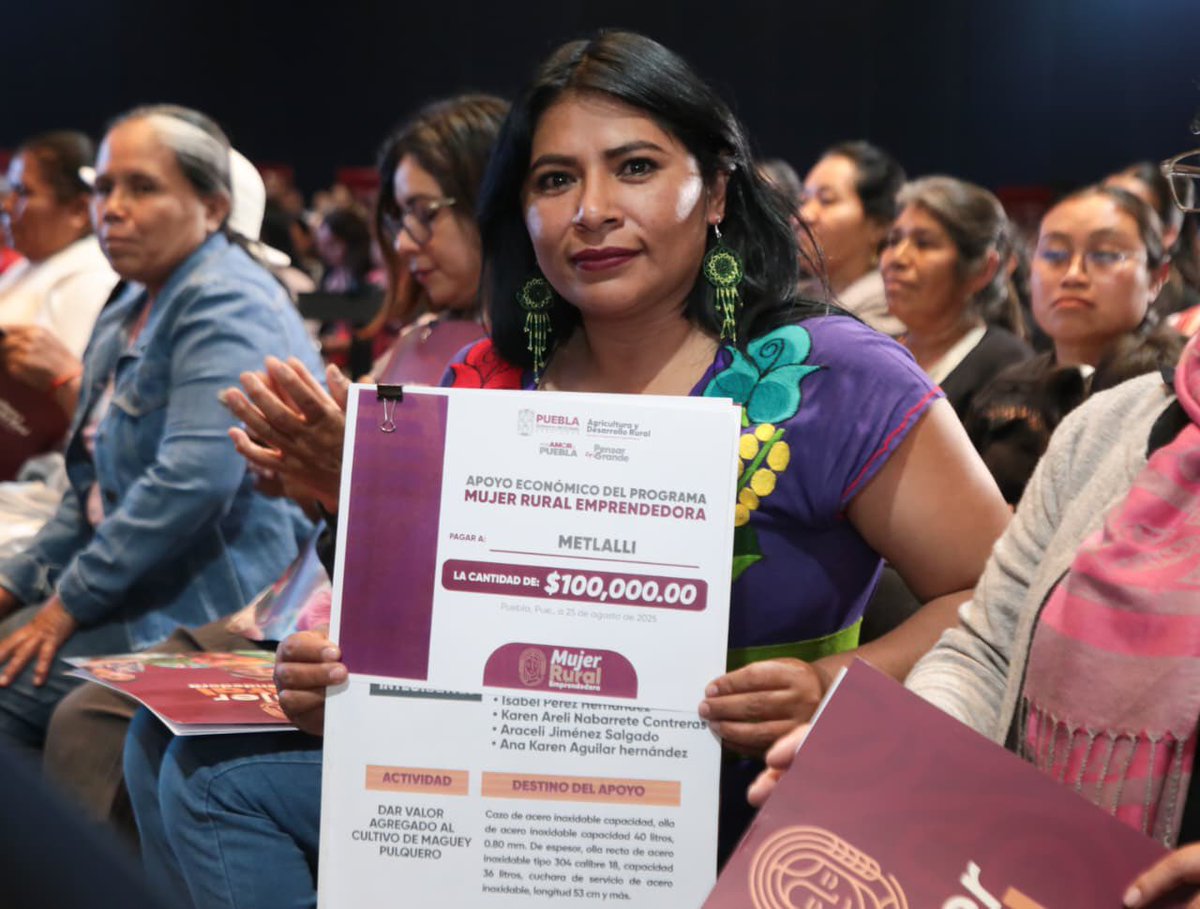 Con justicia y esperanza, #Puebla impulsa transformación con mujeres rurales emprendedoras.

Con una inversión sin precedentes y bajo la visión del humanismo de la presidenta <a href="/Claudiashein/">Claudia Sheinbaum Pardo</a> , el gobernador <a href="/armentapuebla_/">Alejandro Armenta</a> fortalece la autonomía económica de más de 2,600 mujeres.