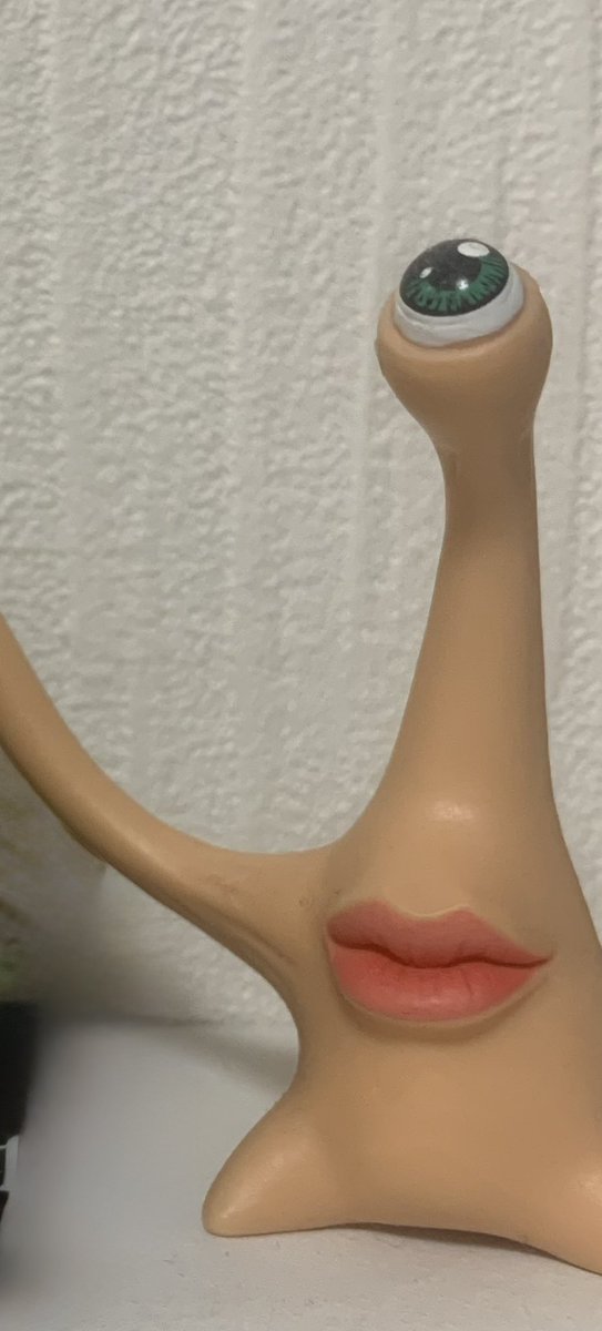 今日のおみくじは、

右吉➡️

右に幸あり→R
右を意識しよう⇨
右といえばミギーなのでミギーのフィギュアも置いときます🫷(革メロと関係なくてスミマセン💦)

#革命メロイック
MV『Oh!みくじ』Official Music Video 
▶︎youtu.be/nlHfUfLyr8Q?si…