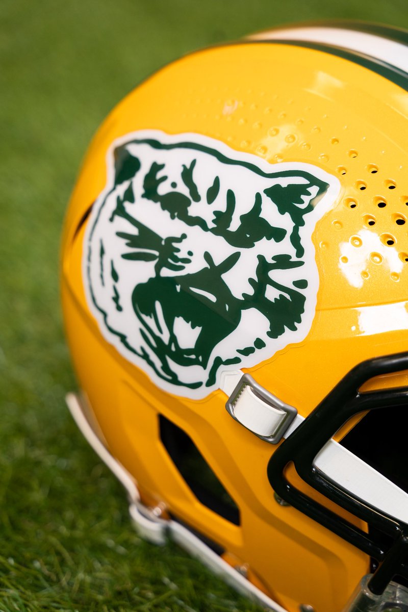 NMU_Football's tweet photo. 📸📸 https://t.co/VDJMyQtCqP
