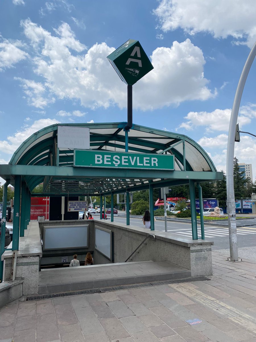 Ankara’da üniversite kazanan arkadaşlar bu durakta çok üzülüp çok mutlu olacaksınız. Beşevler metro’yu asla unutmayacaksınız..