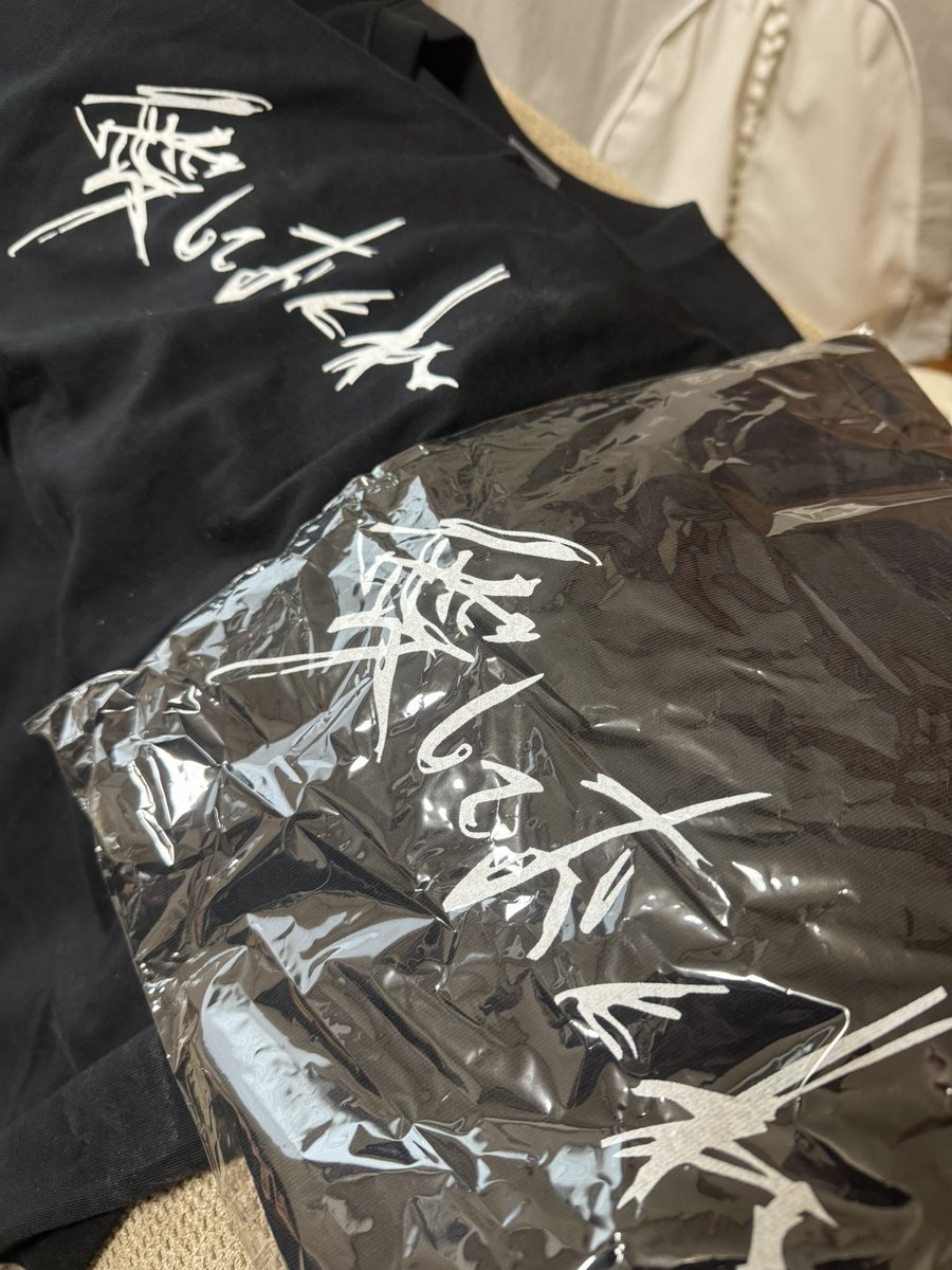 ヤスイ@レンタル呉の夜を案内する人 (@yasui_corosuke) on Twitter photo 同じTシャツ何枚も買ってしまうんですよ😢 同じTシャツ何枚も買ってしまうんですよ😢