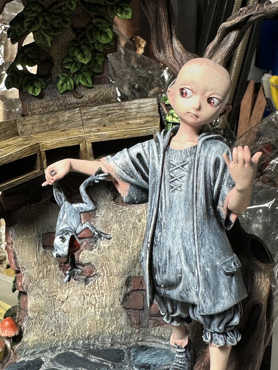 ukkarikari's tweet image. 魔女子さんについて。やっぱりこう、生贄のカエルと目線あってる方がいいよね。直そう💦