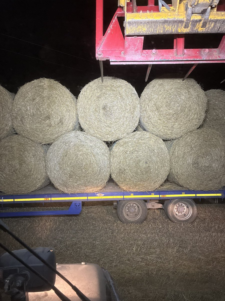 Bale cart complete - well apart from the stuff to go on Lorry’s but all our own straw for feed and bedding is under a roof been a long few days up and down the 142 #britishbeef #mixedfarming