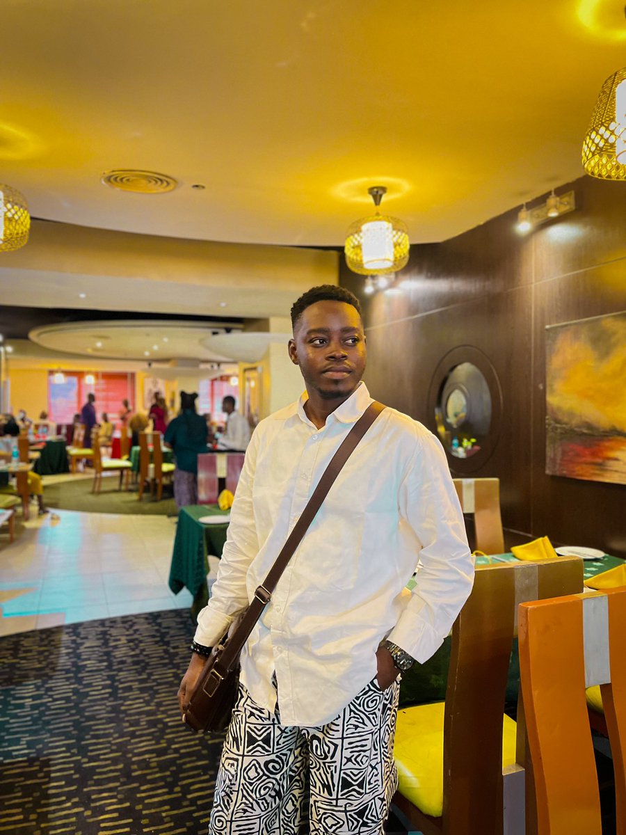 Ayo_Ojoade's tweet photo. Took these cool pictures at church yesterday. Twitter, here you go https://t.co/NPbxysArlW