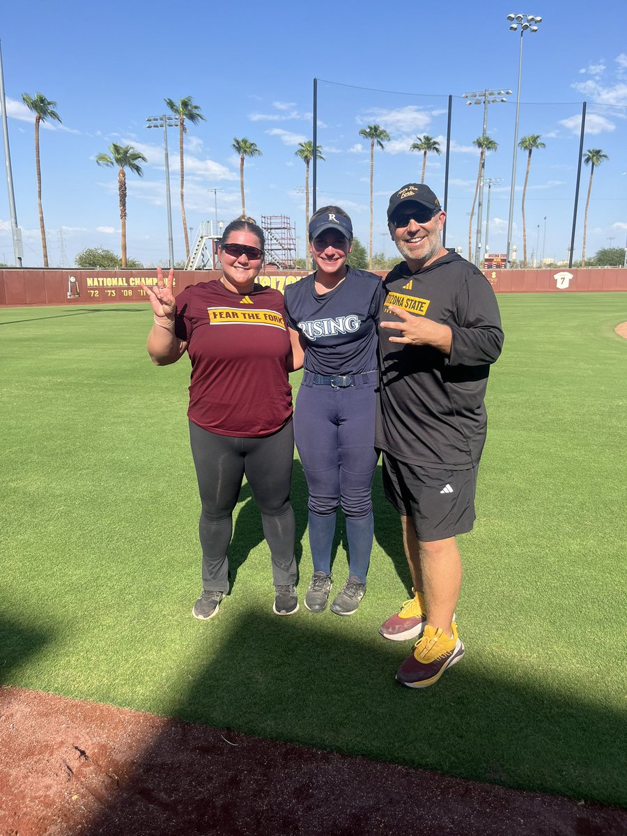 Layla Napoli tweet media