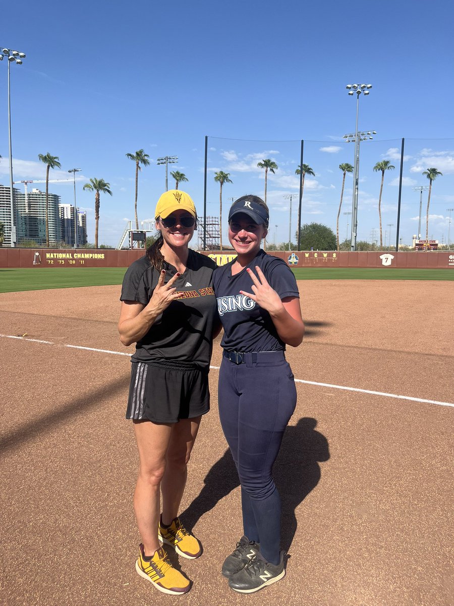 Layla Napoli tweet media