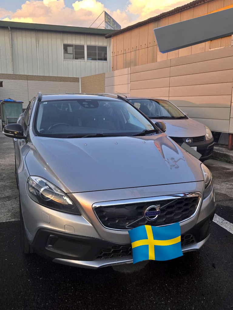 久しぶりに洗車しました(笑)
スッキリ😆
#愛車　#volvo
#V４０クロスカントリー