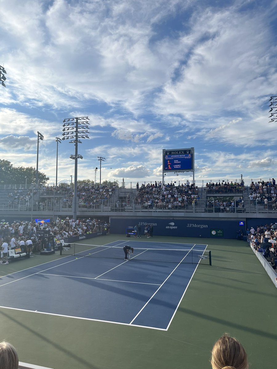 waited 1hr for this seat 🙏 🍀🍀🍀🍀🍀