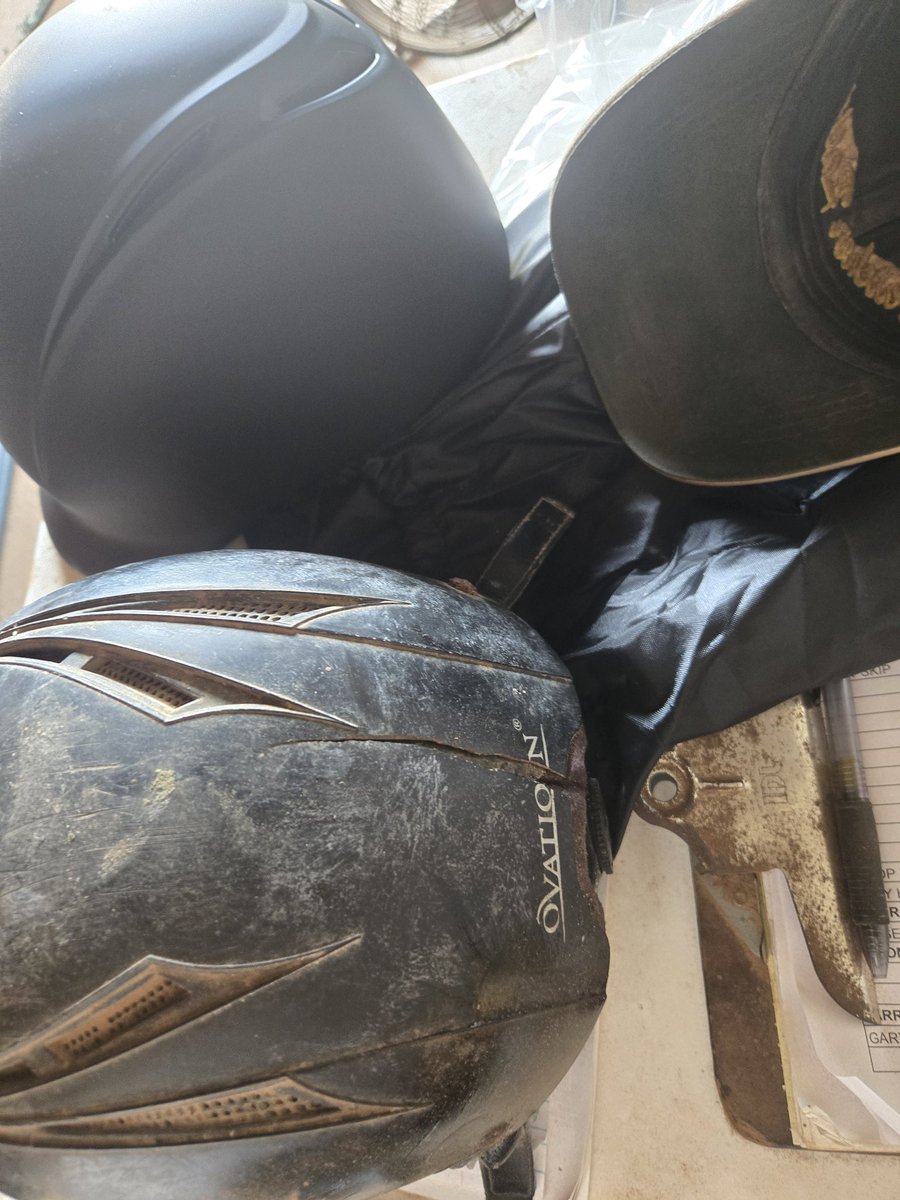 CoreyHatcher15's tweet image. The first and clean one is my new helmet and the other two pictures is my old helmet. @Alissa_Velv  and @farmhussie. You two know why I needed another helmet. See the big crack in my old one.