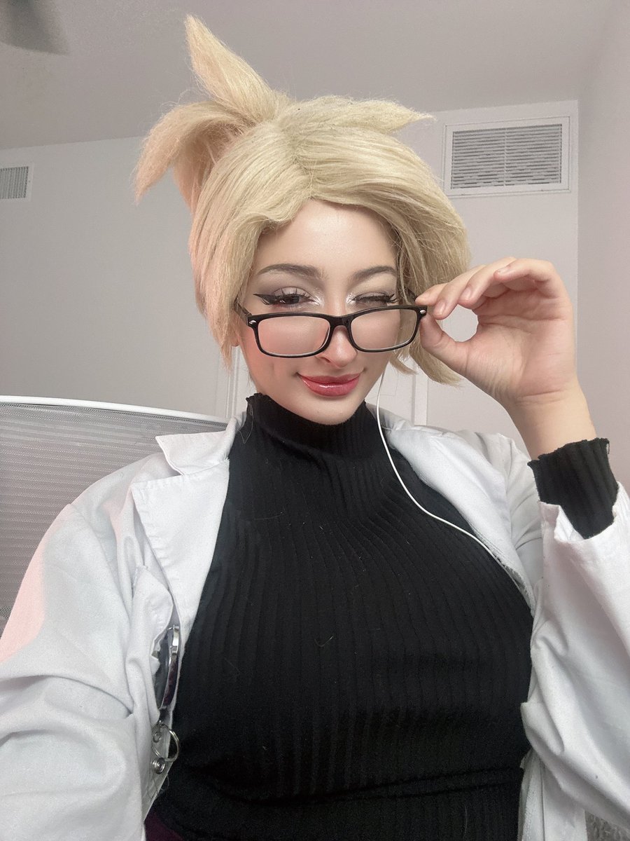 Live cosplaying as Mercy!
playing OW later :3

twitch.tv/cplaya2